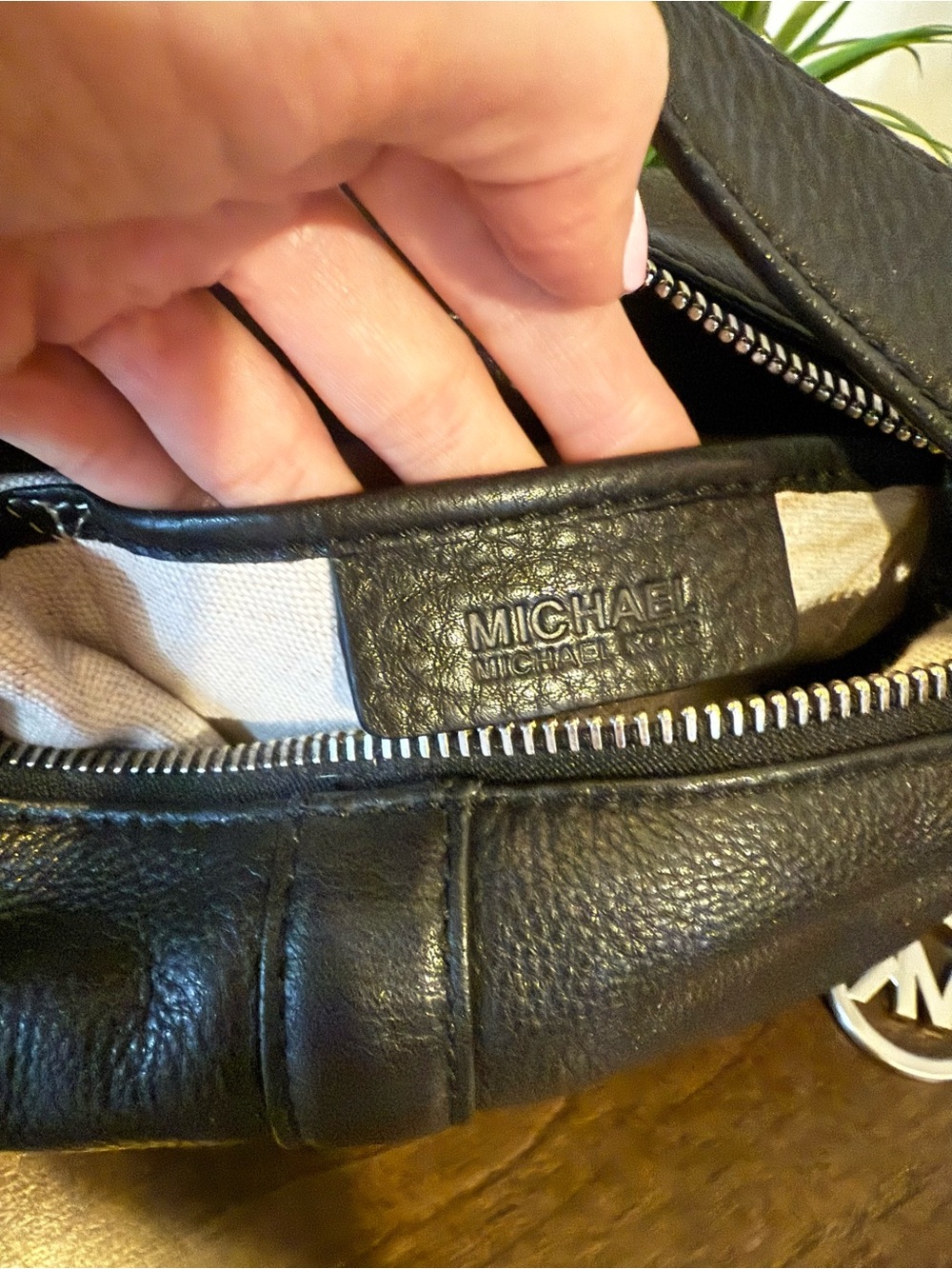 Michael Kors Vintage Moxley Hobo - Picture 7 of 8